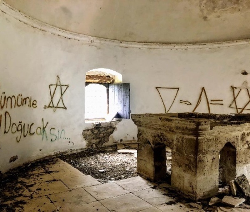  Βεβηλωμένο ιερό Αγ. Βαρβάρας