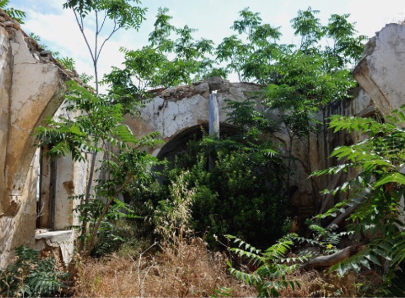  Το εσωτερικό του Αγ. Νικολάου μετά την αφαίρεση υλικών και την κατάρρευση που ακολούθησε