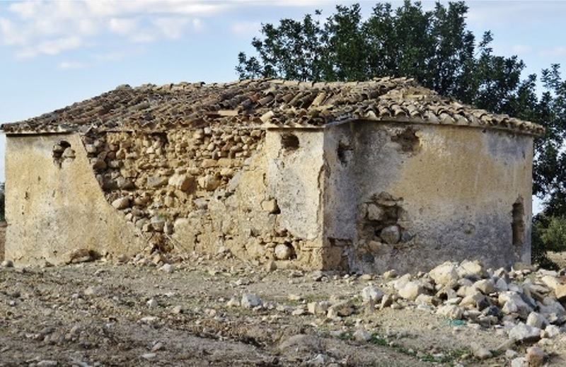  Οι μετακινήσεις λίθων από τους εξωτερικούς τοίχους έφεραν το ξωκλήσι του Απ. Παύλου στα πρόθυρα της κατάρρευσης