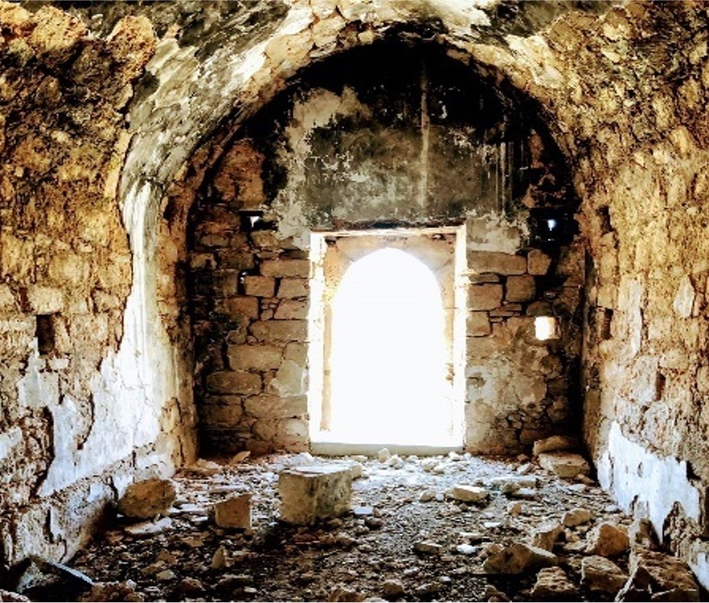  Το συλημένο εσωτερικό του ξωκλησιού της Παναγίας της Μελίσσας