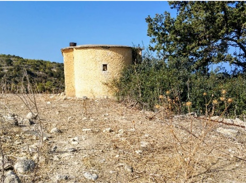  Το εξωτερικό της Παναγίας των Τρικών Τερατσιών