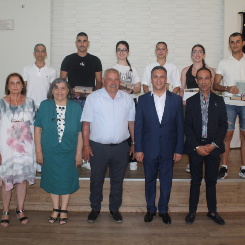  Βράβευση των αρίστων τελειοφοίτων και βραβείο Νίκου Σχοινιού