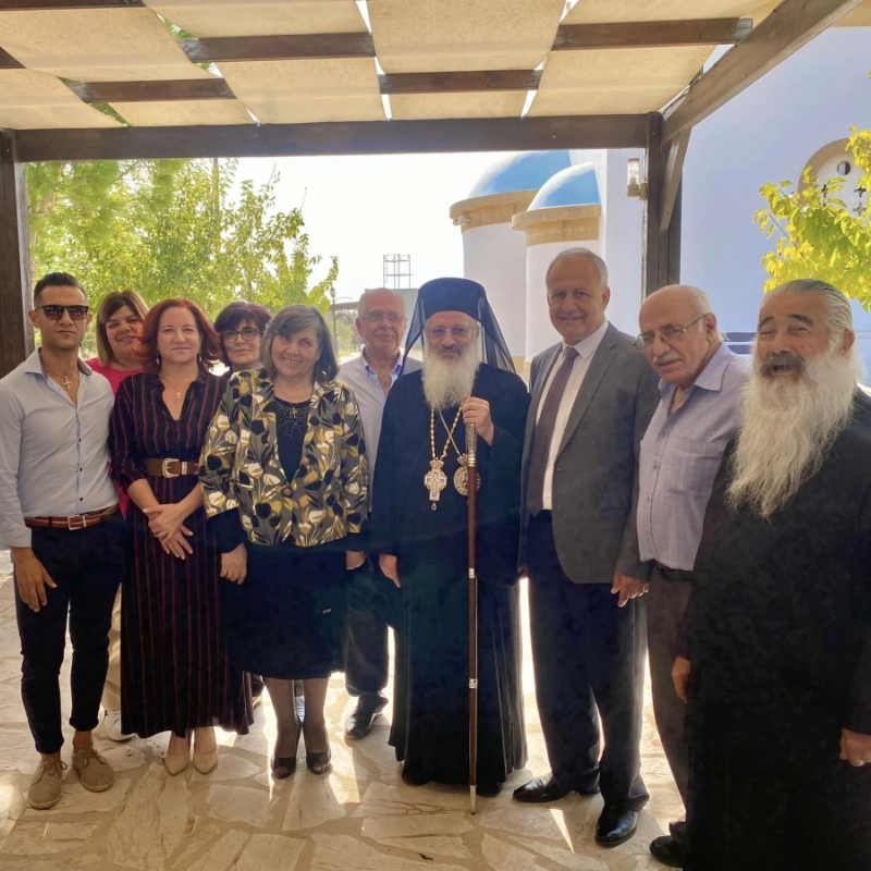  Θεράποντας