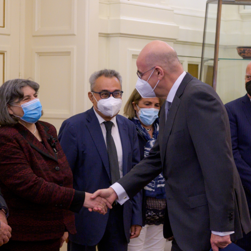  Με τον Υπ. Εξωτερικών (νυν άμυνας ) κ. Δέντια