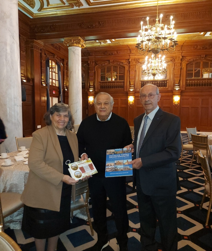  Με τον προεδρο τησ ΠΣΕΚΑ στην Ουάσιγκτον κ. Φίλιπ Κρίστοφερ και τον δρα Καρεκλά