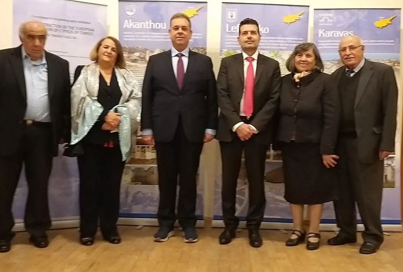  Με τους πρέσβεις Ελλάδας και Κύπρου σε έκθεση που οργανώσαμε στην Πράγα