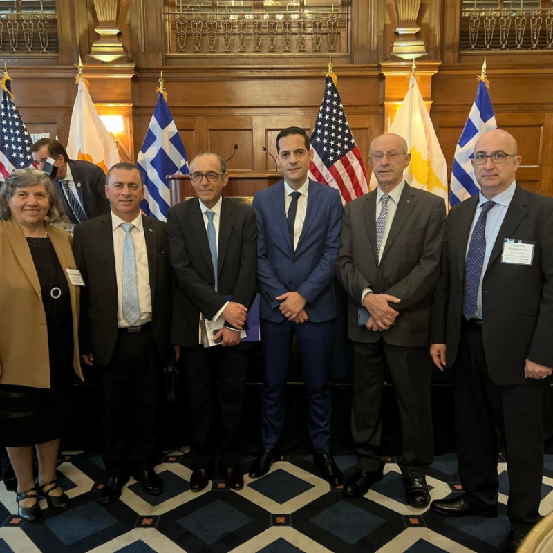  Η κυπριακή αποστολή στην οικία του πρέσβη της Κύπρου κ. Λυσιώτη στην Ουάσιγκτον